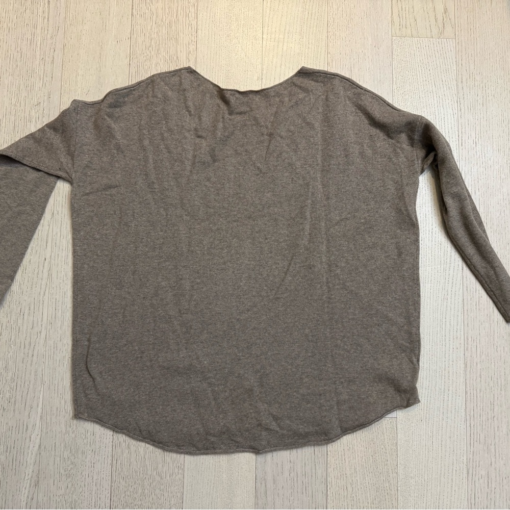 Vince Women's Long Sleeve sweater in Brown